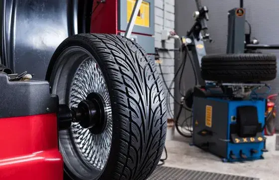Tire mounting and balancing machine at Hub Cap Annie